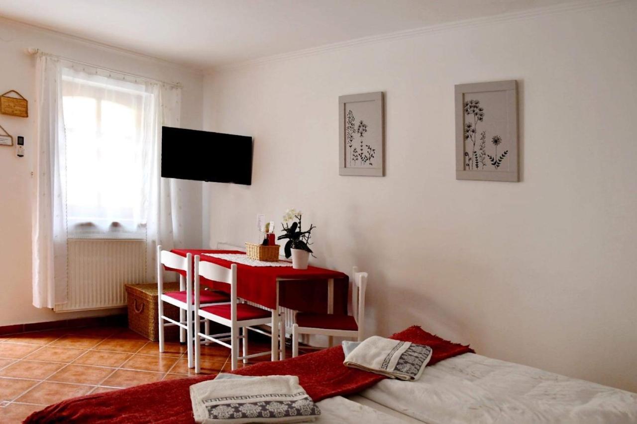 Bed and Breakfast Szentesi Panzió Fertőrákos Esterno foto