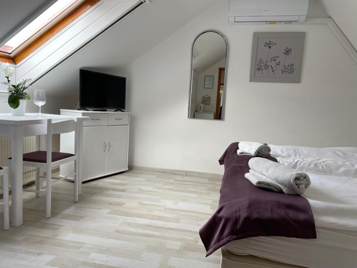 Bed and Breakfast Szentesi Panzió Fertőrákos Esterno foto