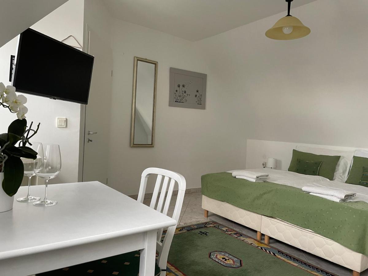 Bed and Breakfast Szentesi Panzió Fertőrákos Esterno foto