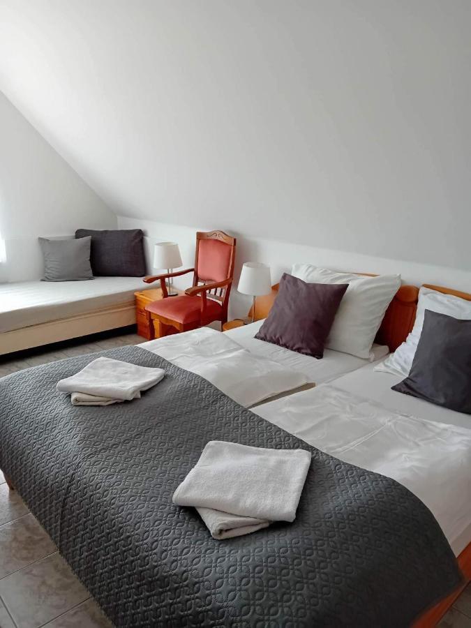 Bed and Breakfast Szentesi Panzió Fertőrákos Esterno foto