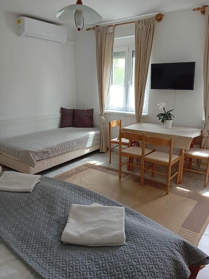 Bed and Breakfast Szentesi Panzió Fertőrákos Esterno foto