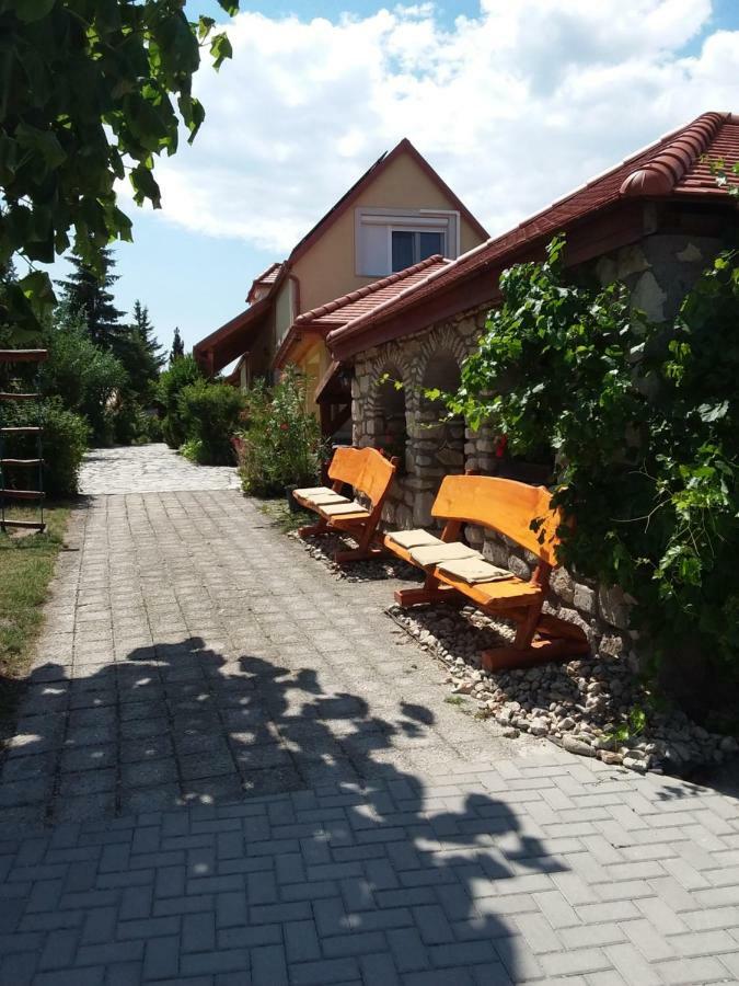 Bed and Breakfast Szentesi Panzió Fertőrákos Esterno foto