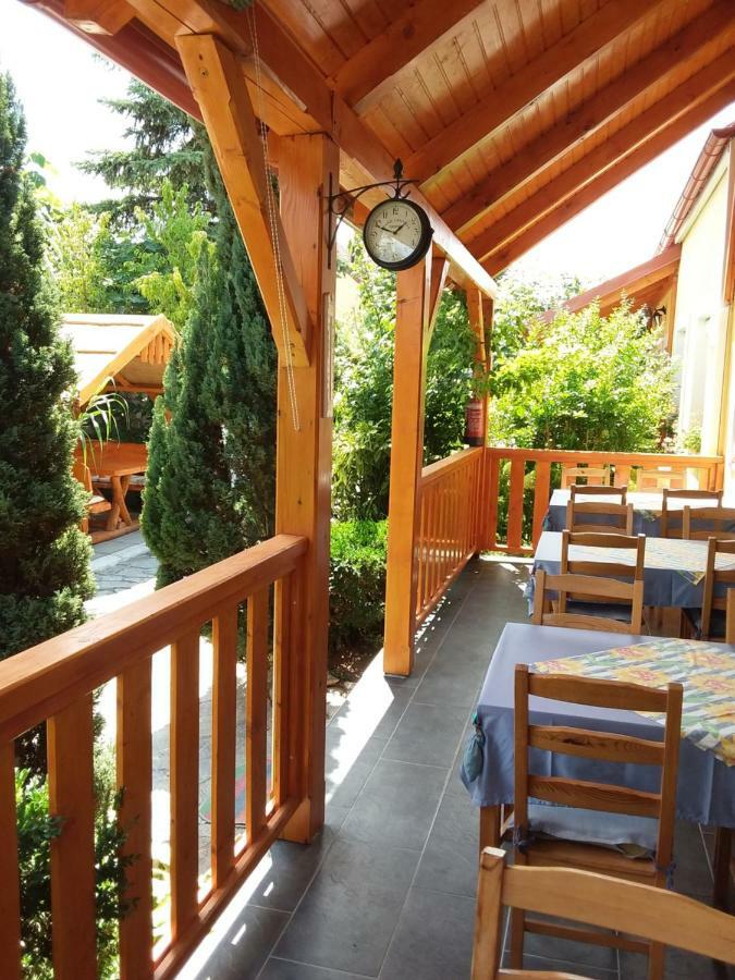Bed and Breakfast Szentesi Panzió Fertőrákos Esterno foto