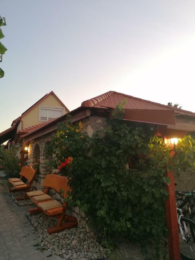 Bed and Breakfast Szentesi Panzió Fertőrákos Esterno foto